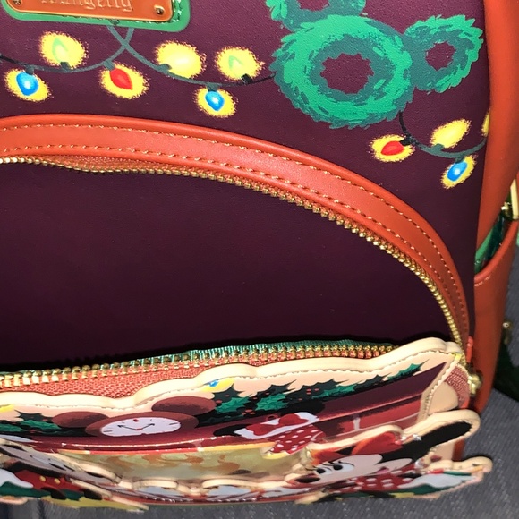 Loungefly 🎄Mickey & Minnie 🎄 Hot Cocoa Fireplace Backpack & Wallet Set - Picture 4 of 15